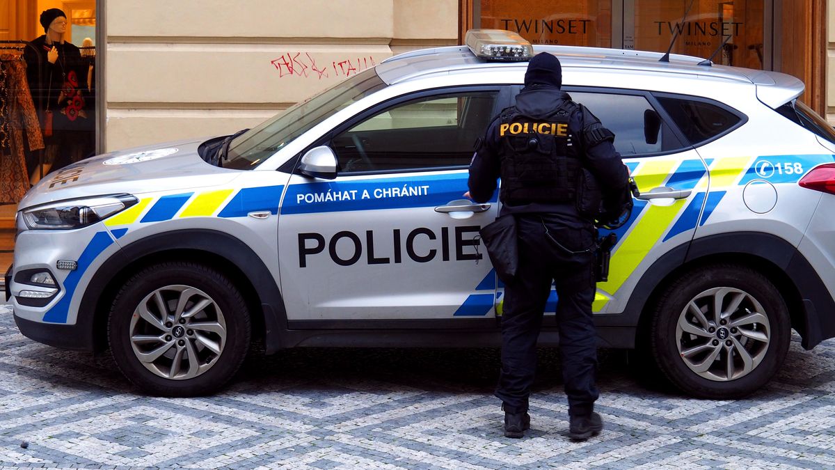 Na Haštalském náměstí v Praze zasahovalo policejní komando